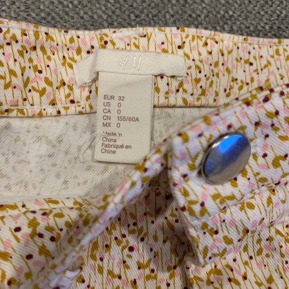 H&M Patterned Short Twill Shorts Size 0 - Picture 4 of 6